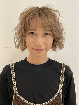 イト(ito) 【 ito ／ 梅田 】ナチュラルハイトーン×ミニボブ