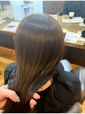 落ち着きのあるインナーカラー ダークブルー 艶髪ロング