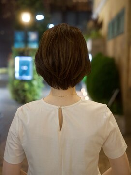 ビュートリアム 梅田(BEAUTRIUM) 大人っぽく垢抜けるショートボブ