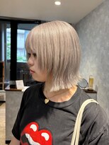ルル(Lulu)&nbsp;ホワイトベージュボブレイヤースタイル