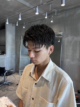 シーン(SINN.)の写真/圧倒的なカット技術×ハイセンスなメンズStylist所属！こだわりのスタイリング剤も完備