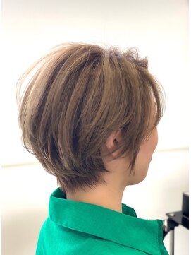 アヴソリューク(Absoluk) 外国人風丸みショート