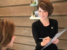 最初に独自のカウンセリングで”美しい”を叶えるために、お話しをうかがい、髪質に合う処方をしていきます