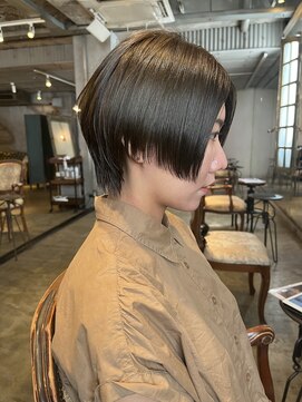 髪質改善と縮毛矯正の専門店 サンティエ(scintiller) 大人綺麗な小顔襟足スッキリショートボブ　30代40代50代