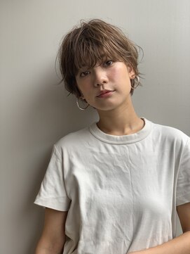 ブラウヘアアンドケア(care) ビーチベージュ×ふわっとショート