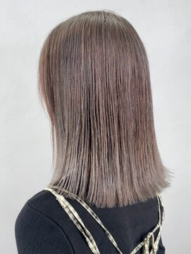 アイティーバイアルバム 松戸店(IT by ALBUM) メルティカラーホワイトブロンド似合わせカット_ba537951