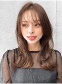 艶感斜めバングモテ髪ミディアムレイヤーカットイメチェン