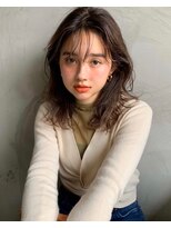 ゆるパーマとシースルーバングで作るカジュアルミディー