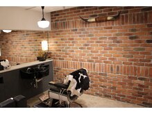 隠れ家の様な店内。周りの目を気にせずゆったりと過ごせます。[武蔵小杉/メンズ/ヘッドスパ/眉毛/バーバー]