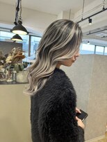 メリー オオサカ(Merly Osaka)&nbsp;見惚れる可愛さ。くすませベージュのバレイヤージュ