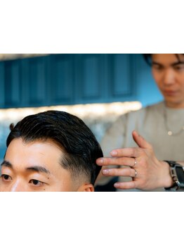 骨格や髪質を見極めオンオフどちらもカッコよく、あなたに合うスタイルをご提案致します!フェードメンテも!