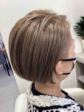 クール系ミニボブ