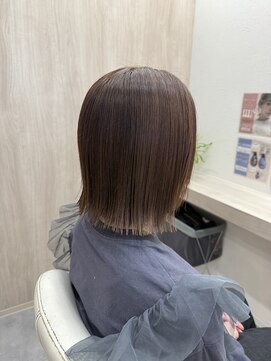 シースルー外ハネスタイル