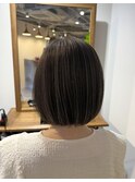 透明感グレージュハイライトボブ