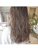 ゆるふわロングにスモーキーベージュ