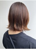 ブラウンベージュ　切りっぱなしボブ