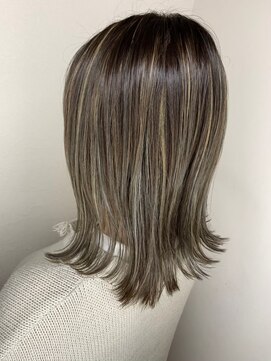 モルニ(MORNI) グレージュ_マロンベージュ Aラインボブ かきあげ