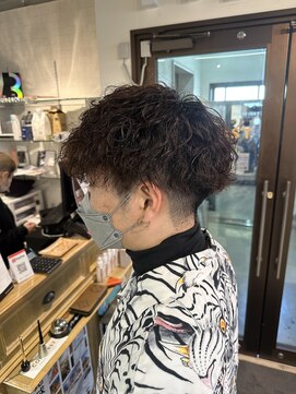 コワファーストナガサキシャンプーボーイ(COIFF1RST NAGASAKI SHAMPOO BOY) 波巻きパーマ