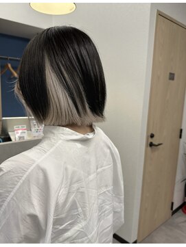 リノショアーズ 元町店(RINOSHORES) 切りっぱなし外はねボブインナーカラーアンブレラカラーホワイト