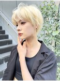 NUDEハイトーンブロンド 前髪ありショート マッシュショート