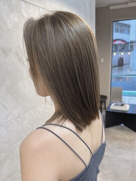 ドゥマン(Demain) 透明感ミディアムシルキーベージュツヤ髪