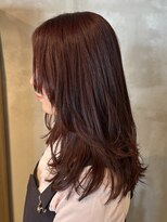 キリ 逗子(kiri)&nbsp;逗子葉山ミディアムレイヤー顔周りレイヤーカット赤髪前髪k57