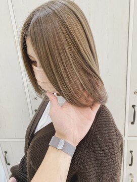 チェレ ロッソ 金剛店(Chere rosso) ハイライトで作るミルクティーベージュ/艶感カラー