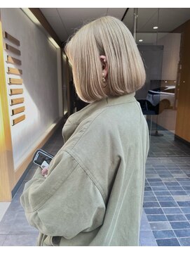 シィーム(cime) ミルクティーベージュ　ベージュカラー　ハイトーンカラー　ボブ