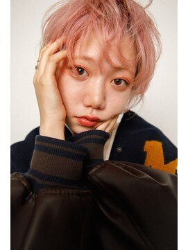 ヴェイン 渋谷(vain) ベビーピンク×くせ毛風ショート