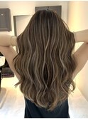 ミルクティーグレージュハイライトケアブリーチレイヤーカット