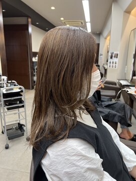 リリ(Liri material care salon by JAPAN) 軽さと動きのあるレイヤーデザイン