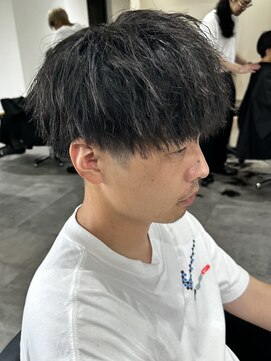 ヒュイル バイ ニアウ(Hwyl by Niau) メンズマッシュパーマニュアンスパーマスパイラルパーマ刈り上げ