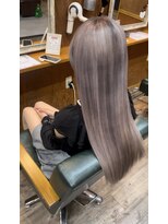 ヘアーサロン アトリエ(Hair salon ATORIE)&nbsp;ロングレイヤーブリーチカラーホワイトシルバー