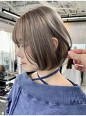 ブリーチダブルカラー/ミルクティーグレージュ/ショートボブ