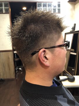 ディー エメ(D-aimer-) モヒカンショート×イルミナアッシュ　【カットカラー】