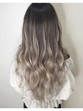 エデン ミュージアム(EDeN MUSEUM) #グレージュ#グラデーション#プルエクステ#エクステ