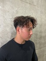 イーラ(era)&nbsp;前下がり×センターパート×ツイストスパイラルパーマ