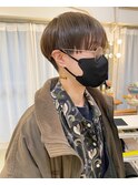 コンパクトな刈り上げマッシュショート