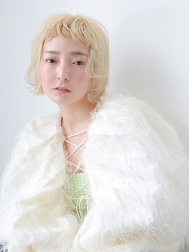 ラトリエ ブロカント 立川北口店(L'atelier BROCANTE) ショート 韓国 金髪ボブ 小顔補正立体カット 切りっぱなし