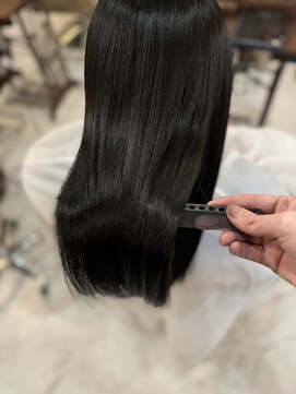 ニーゼロゼロナナ(2007) 髪質改善ストレート