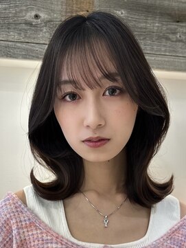 アイヴィ 表参道(IVY) 暗髪透明感グレージュカラーくびれヘア【肥田亜沙美】