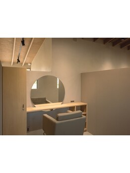 大人女性の髪の悩みに寄り添い、理想の髪色を実現◇髪を傷めず、艶と透明感あふれる仕上がりに