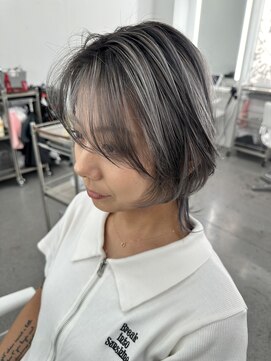 イロウ 山口どうもん店(IROW) シャドウルーツ　ブリーチ　レイヤーカット　グレー【山口】