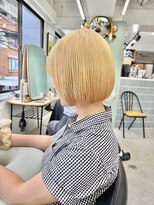 ヒビヲ(HIBIO)&nbsp;ショートボブ切りっぱなしボブタッセルボブベージュカラー横浜