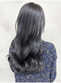深みと艶の暗め上品グレージュロングスタイル