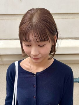 オーオ シカシカ(OOO YY) 透明感たっぷりヘーゼルベージュにフレンチボブ