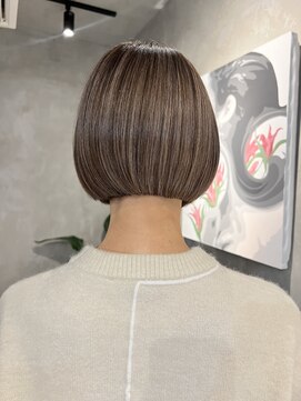 ブルックス ハイライト 切りっぱなしボブ ピンクブラウン 髪質改善 丸型