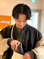 ルーム(Loom.)&nbsp;センターパートパーマ刈り上げマッシュ