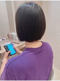黒髪ふんわりミニボブ美髪ローライトかきあげカールアラフィフ