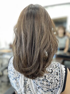 リクラウドヘアアパートメント(re:cloud hair apartment) 気になり始めの方必見！丁寧な人の艶と潤いのある白髪の染め方！